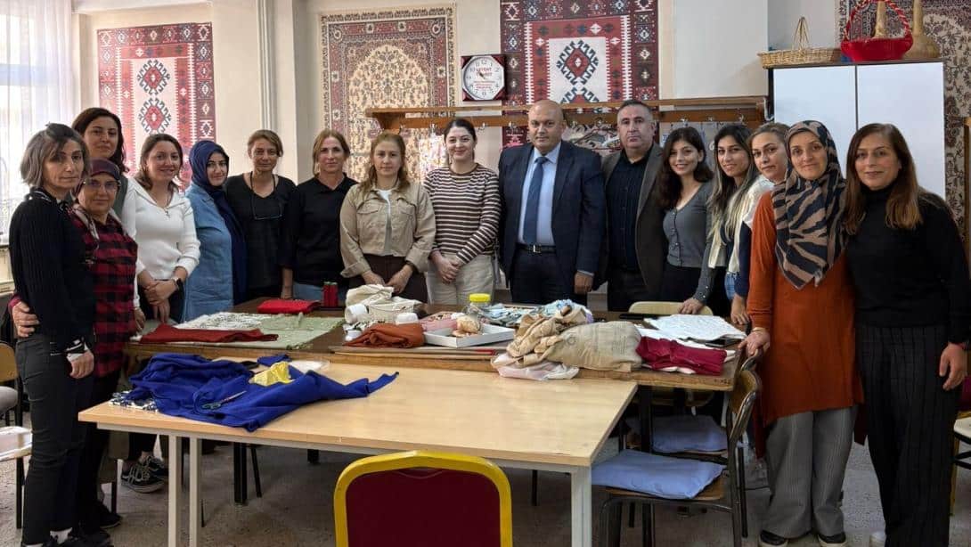 ARDANUÇ İLÇE MİLLİ EĞİTİM MÜDÜRÜ İSMAİL İNAN, HALK EĞİTİMİ MERKEZİ KURSLARINI ZİYARET ETTİ