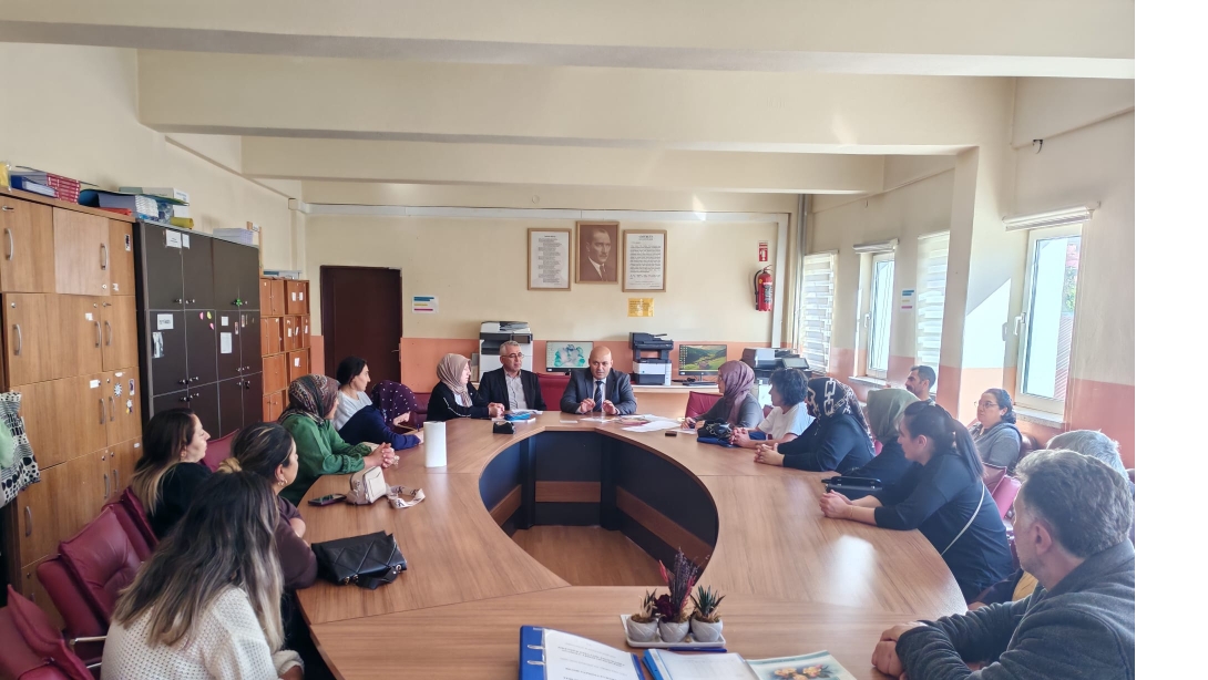 İLÇE MİLLİ EĞİTİM MÜDÜRÜ İSMAİL İNAN, İSKENDER PAŞA ÇOK PROGRAMLI ANADOLU LİSESİNDE OKUL AİLE BİRLİĞİ TOPLANTISINA KATILDI